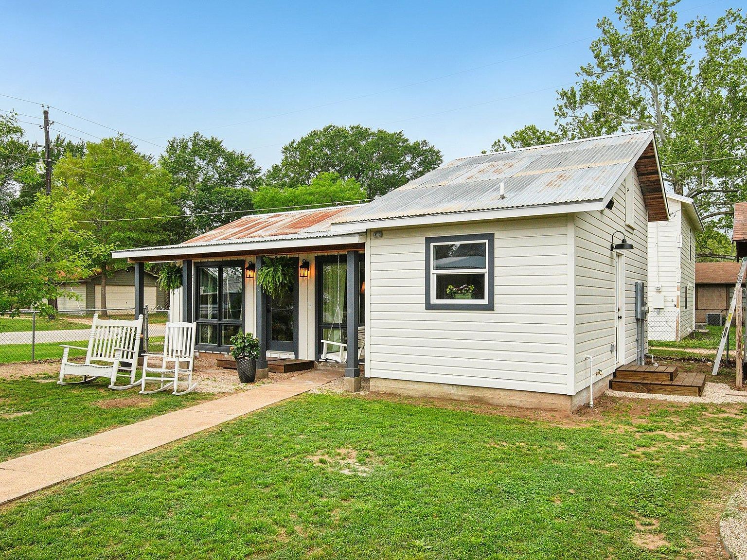 801 Bishop St Smithville, TX 78957 - Thumbnail 3