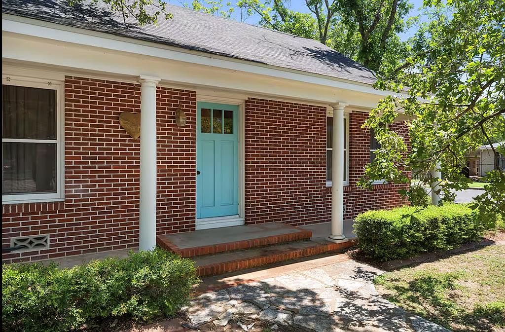 901 N Llano St Fredericksburg, TX 78624 - Thumbnail 3