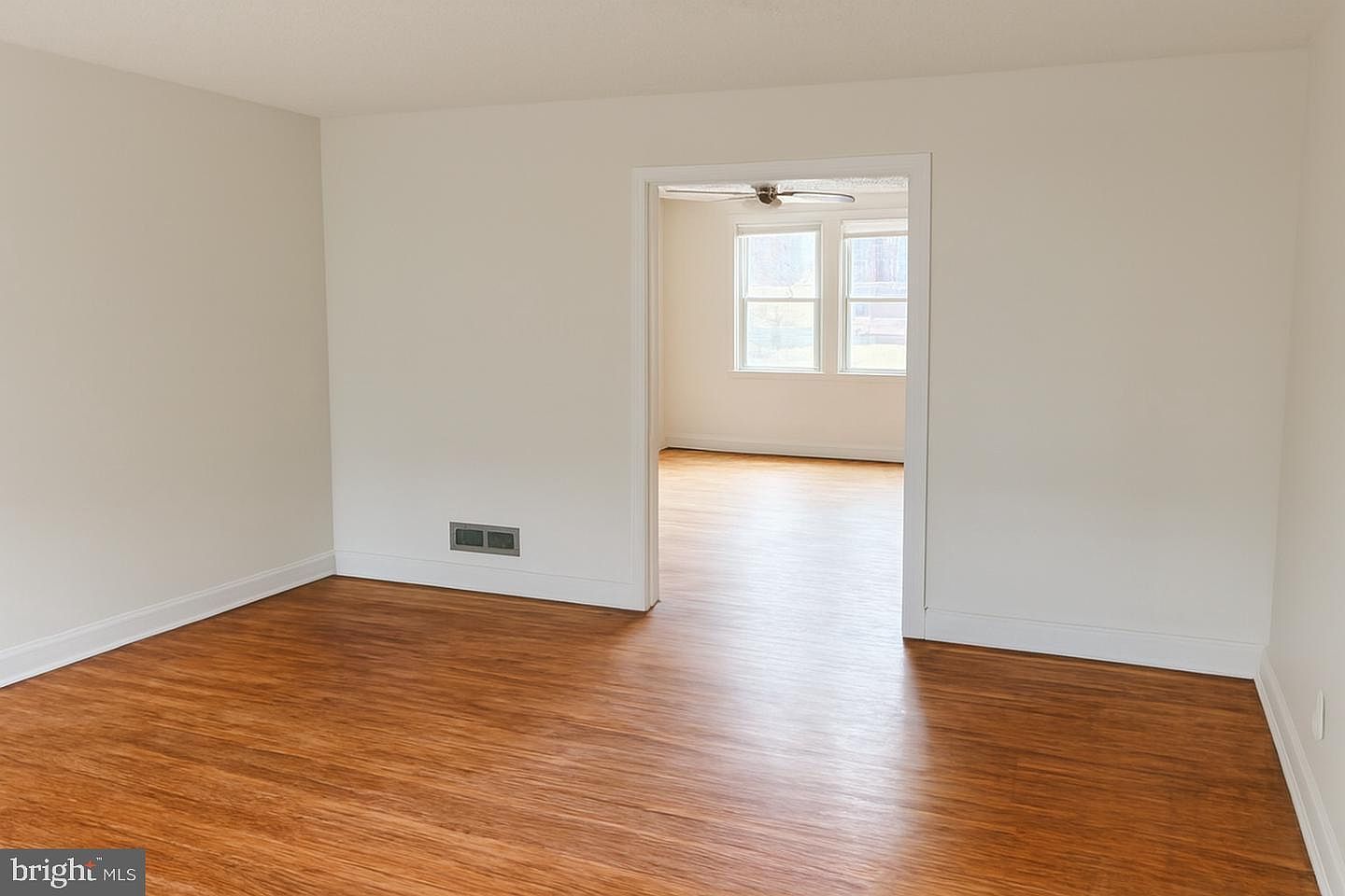 3733 Ravenwood Ave Baltimore, MD 21213 - Thumbnail 3