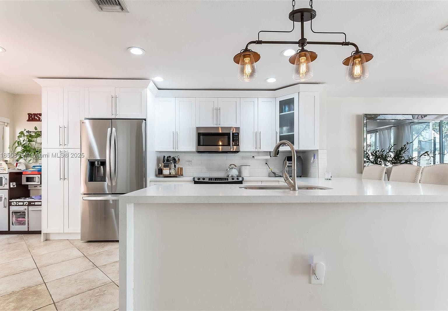 5224 NW 103rd Ave Doral, FL 33178 - Thumbnail 3