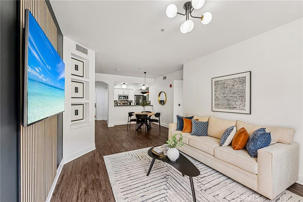 24585 Town Center Dr APT 4103 Santa Clarita, CA 91355 - Thumbnail 3