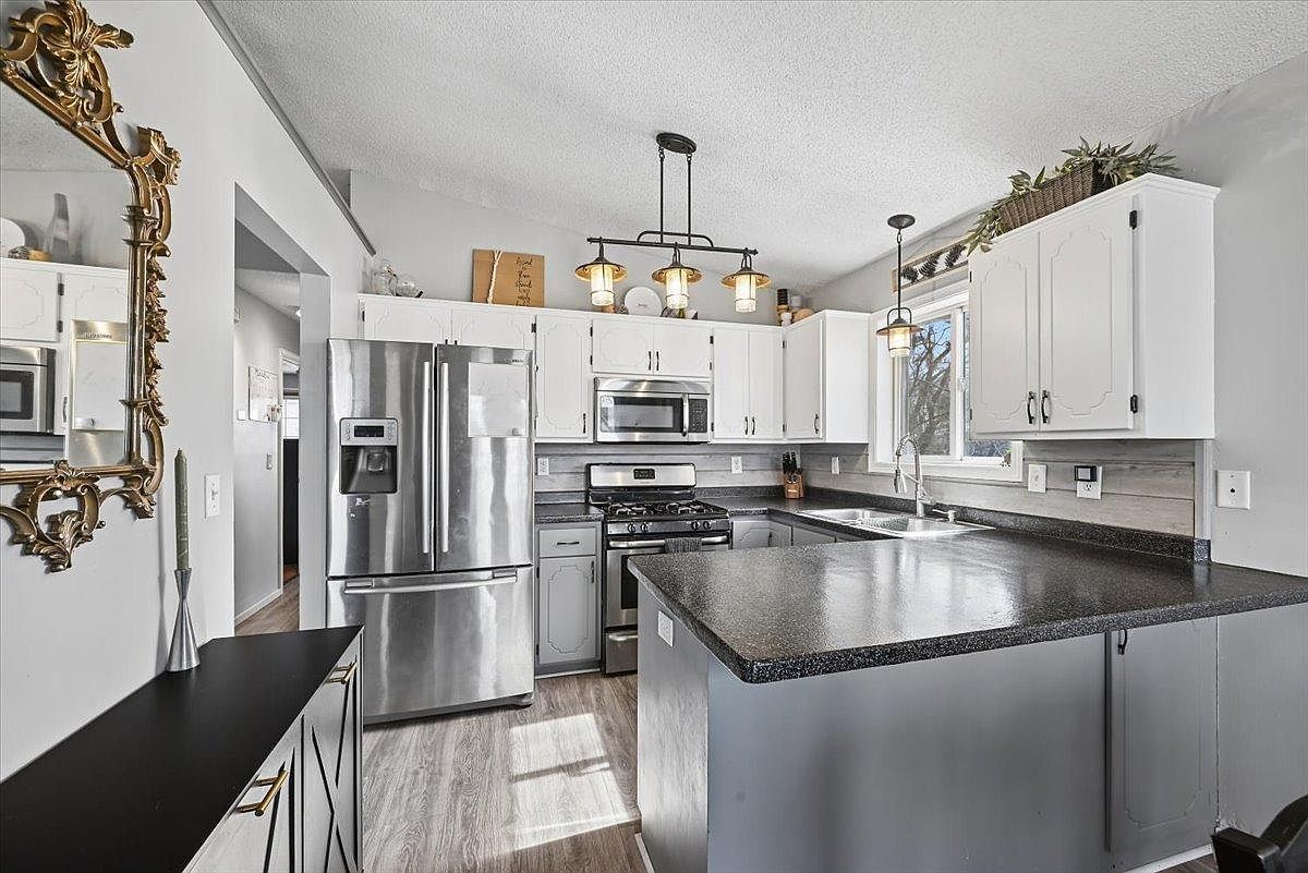 8768 Moorhouse Ave Clear Lake, MN 55319 - Thumbnail 3