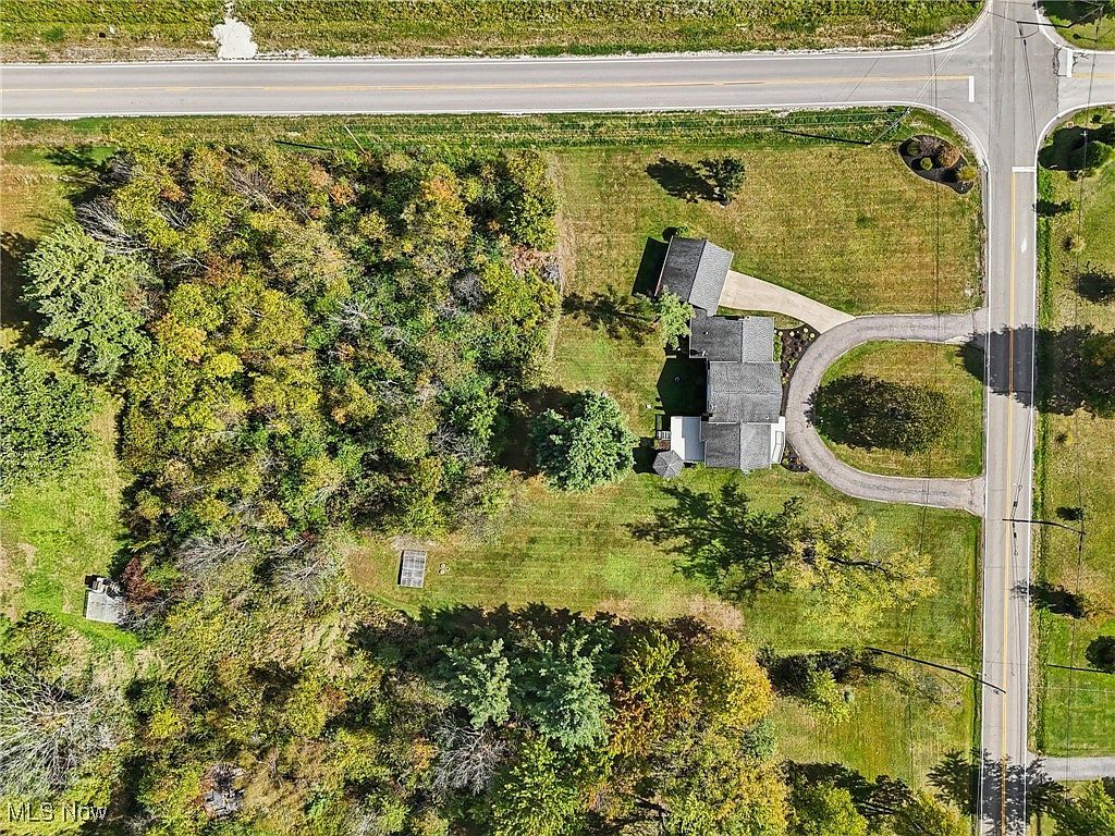 8930 Crackel Rd Chagrin Falls, OH 44023 - Thumbnail 3