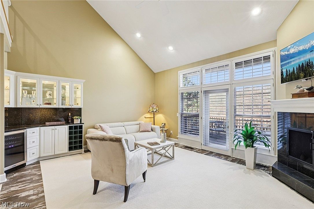 16870 Knolls Way Chagrin Falls, OH 44023 - Thumbnail 3