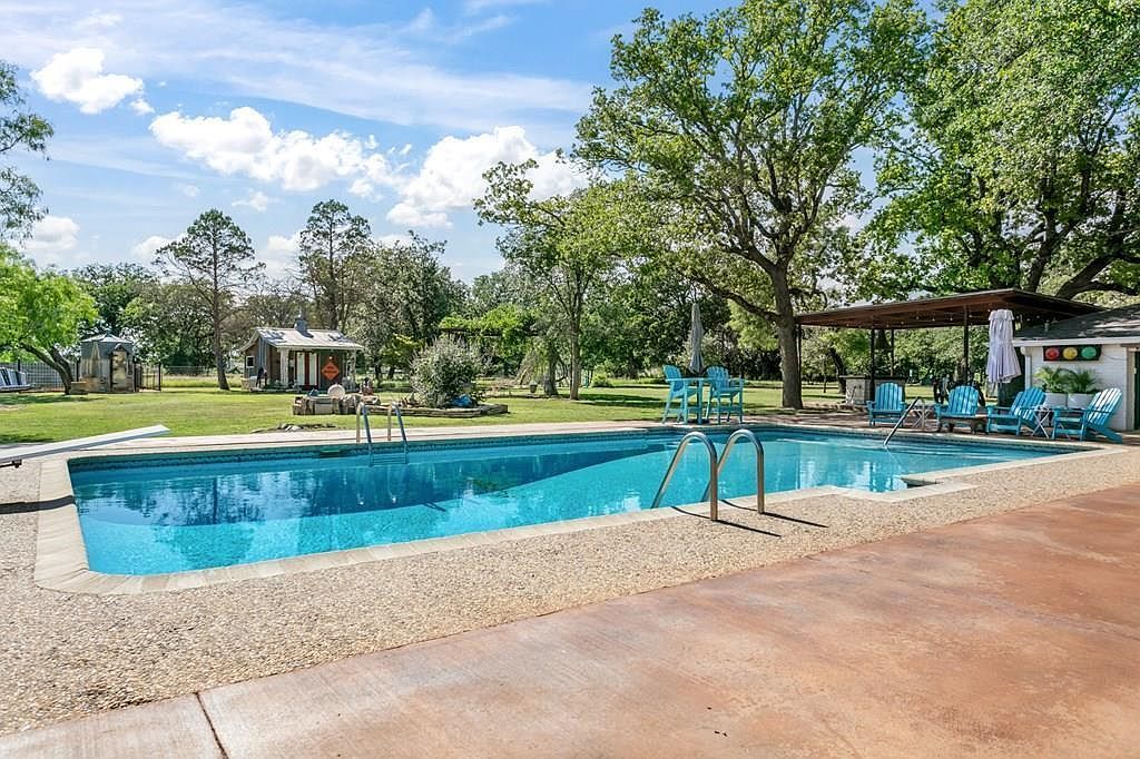 702 S Eagle St Fredericksburg, TX 78624 - Thumbnail 3