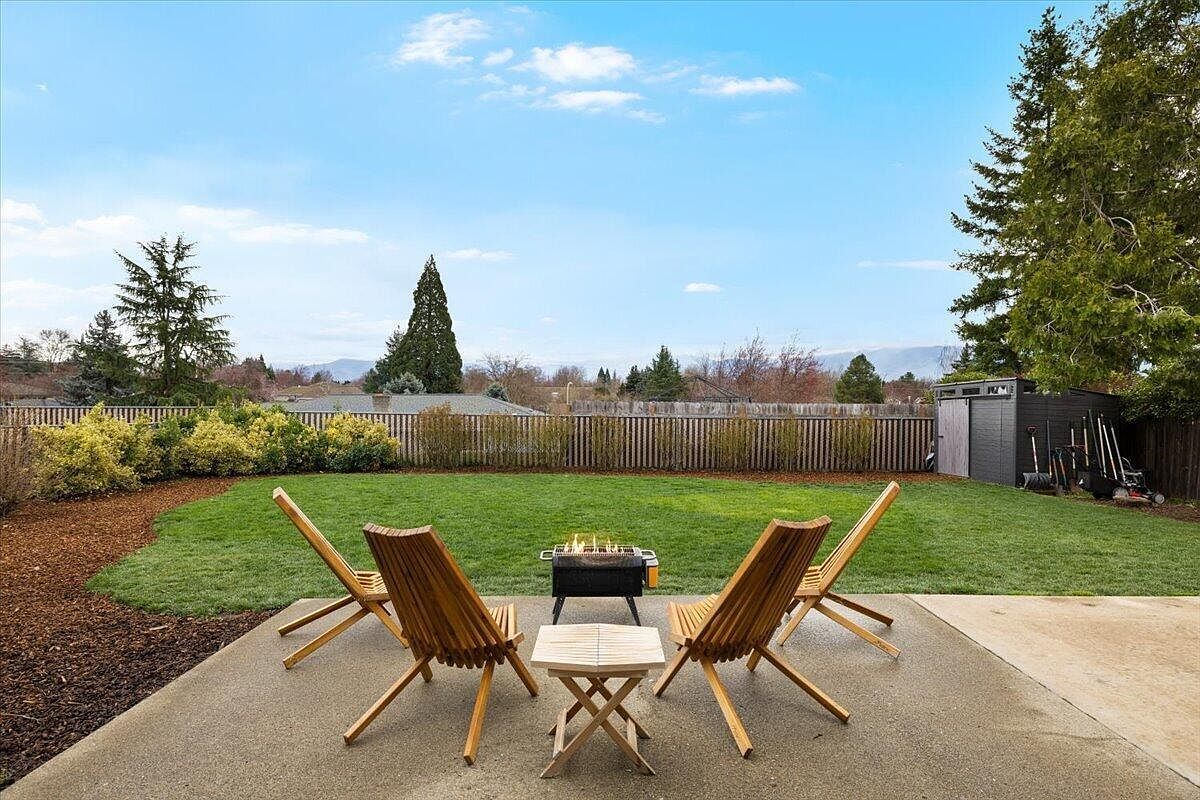 3208 Burton Dr Medford, OR 97504 - Thumbnail 3