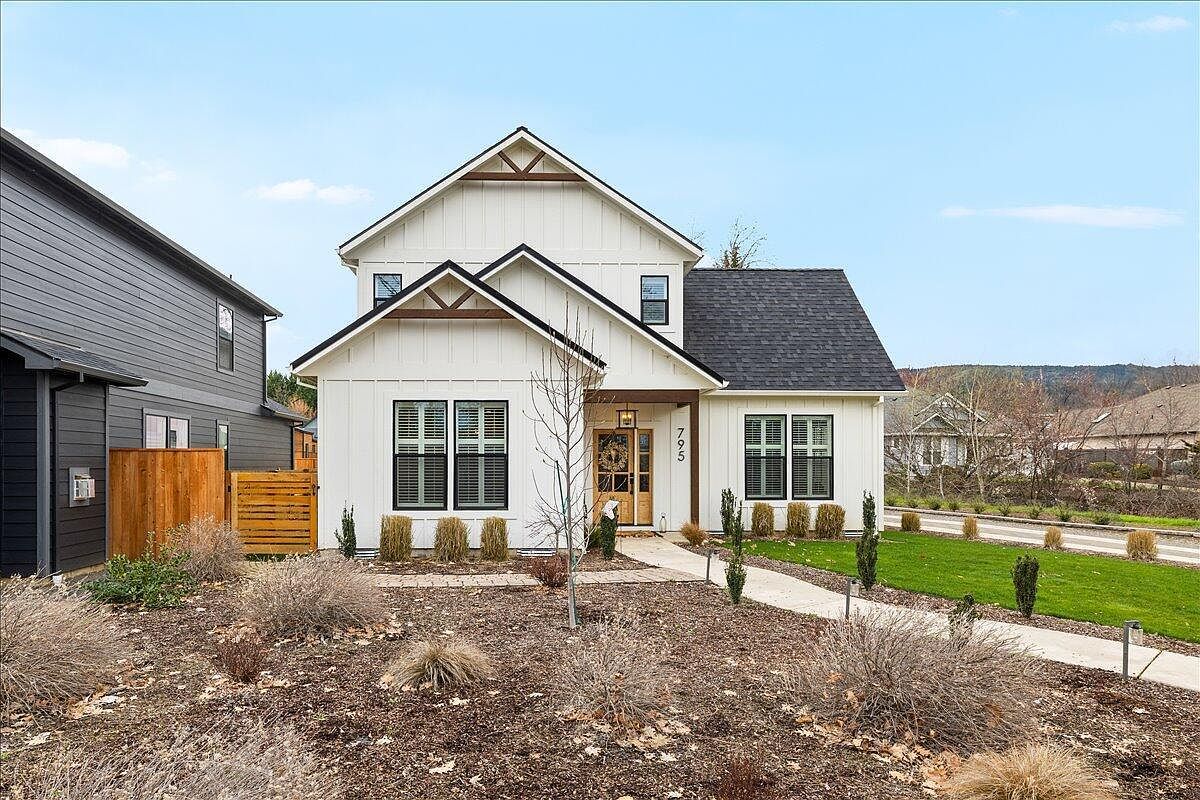 795 Bybee Dr Jacksonville, OR 97530 - Thumbnail 3