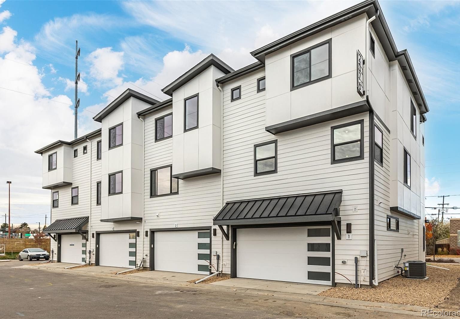 2076 S Holly St UNIT 1 Denver, CO 80222 - Thumbnail 3