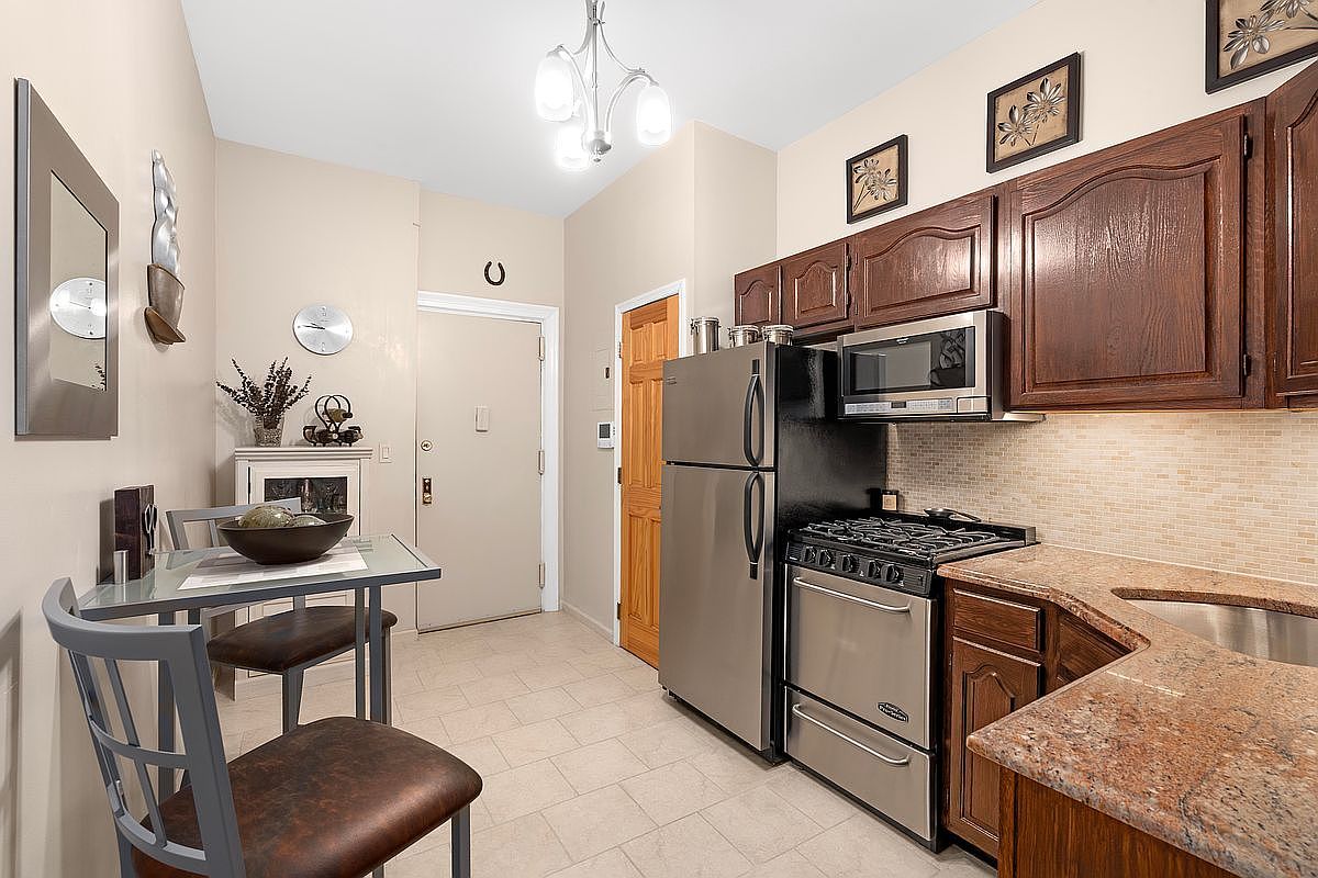 325 Marine Ave APT A11 Brooklyn, NY 11209 - Thumbnail 3