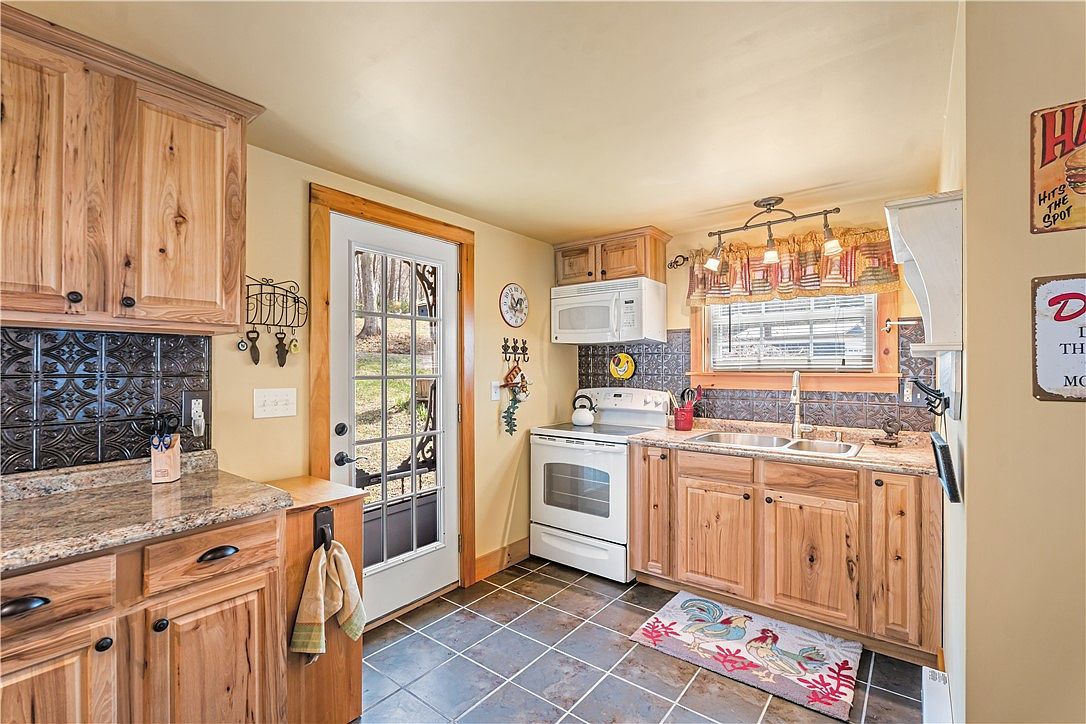 9125 E Shore Rd Bath, NY 14810 - Thumbnail 3