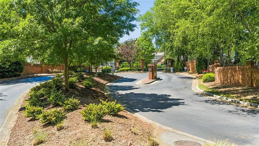 5611 Brooke Ridge Dr Atlanta, GA 30338 - Thumbnail 3