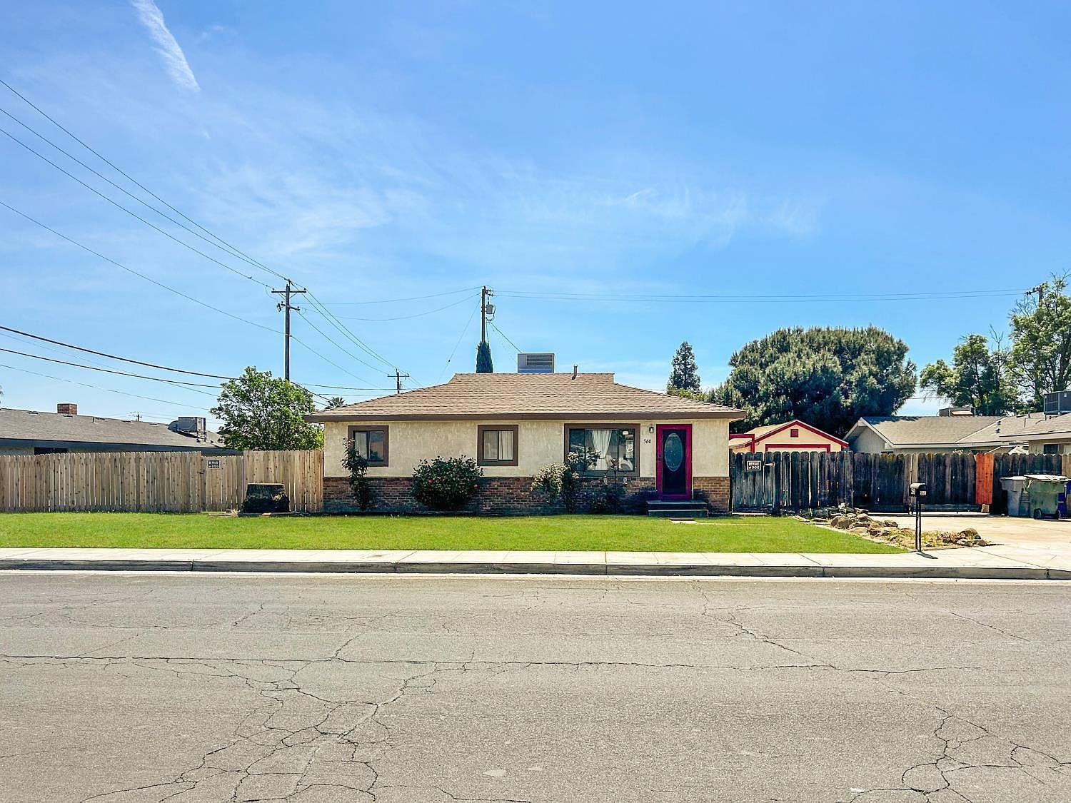 560 W Stuart Ave Clovis, CA 93612 - Thumbnail 3