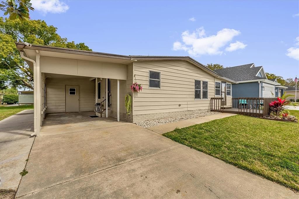 1229 Dustin Dr Lady Lake, FL 32159 - Thumbnail 3