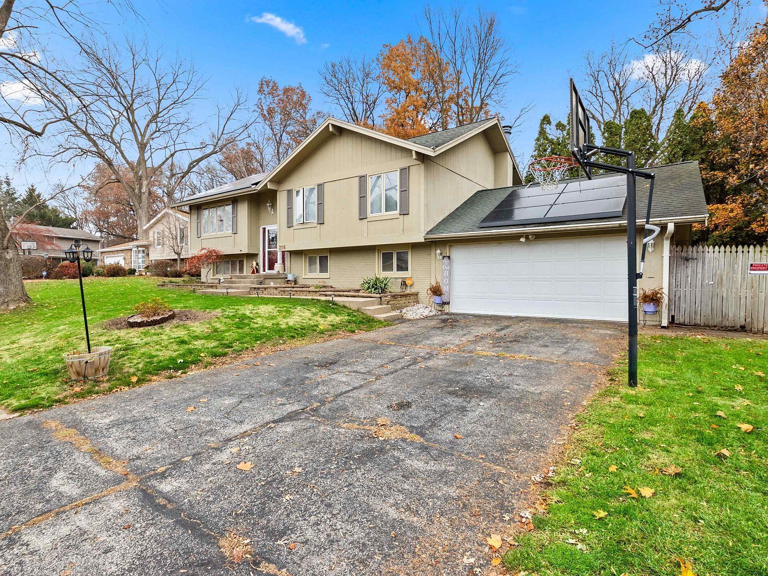 2116 Wildwood Dr Pekin, IL 61554 - Thumbnail 3