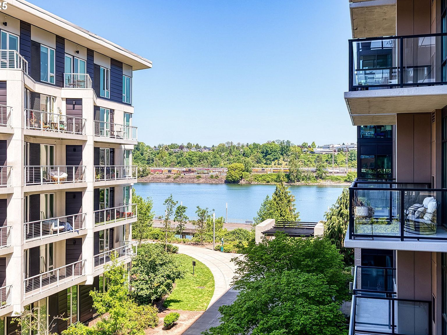 1830 NW Riverscape St APT 406 Portland, OR 97209 - Thumbnail 3