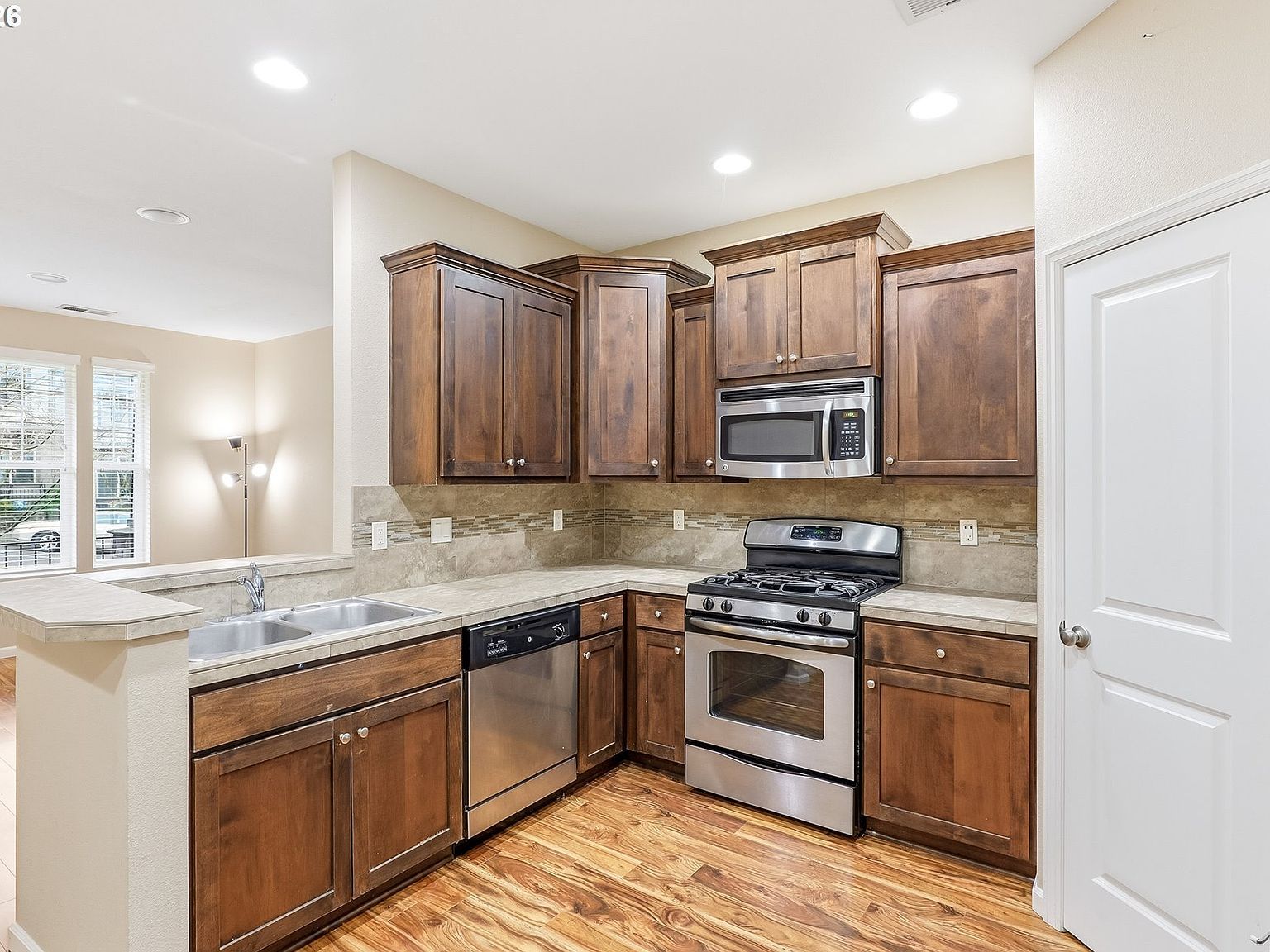 11880 SW Horizon Blvd Beaverton, OR 97007 - Thumbnail 3