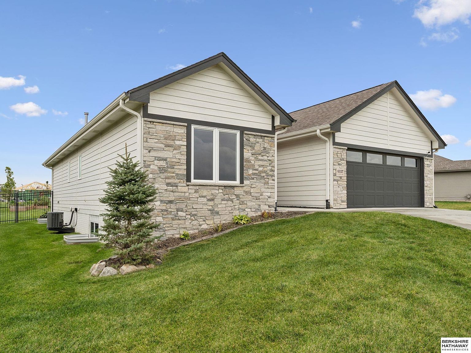 6327 S 208th Ave Elkhorn, NE 68022 - Thumbnail 3