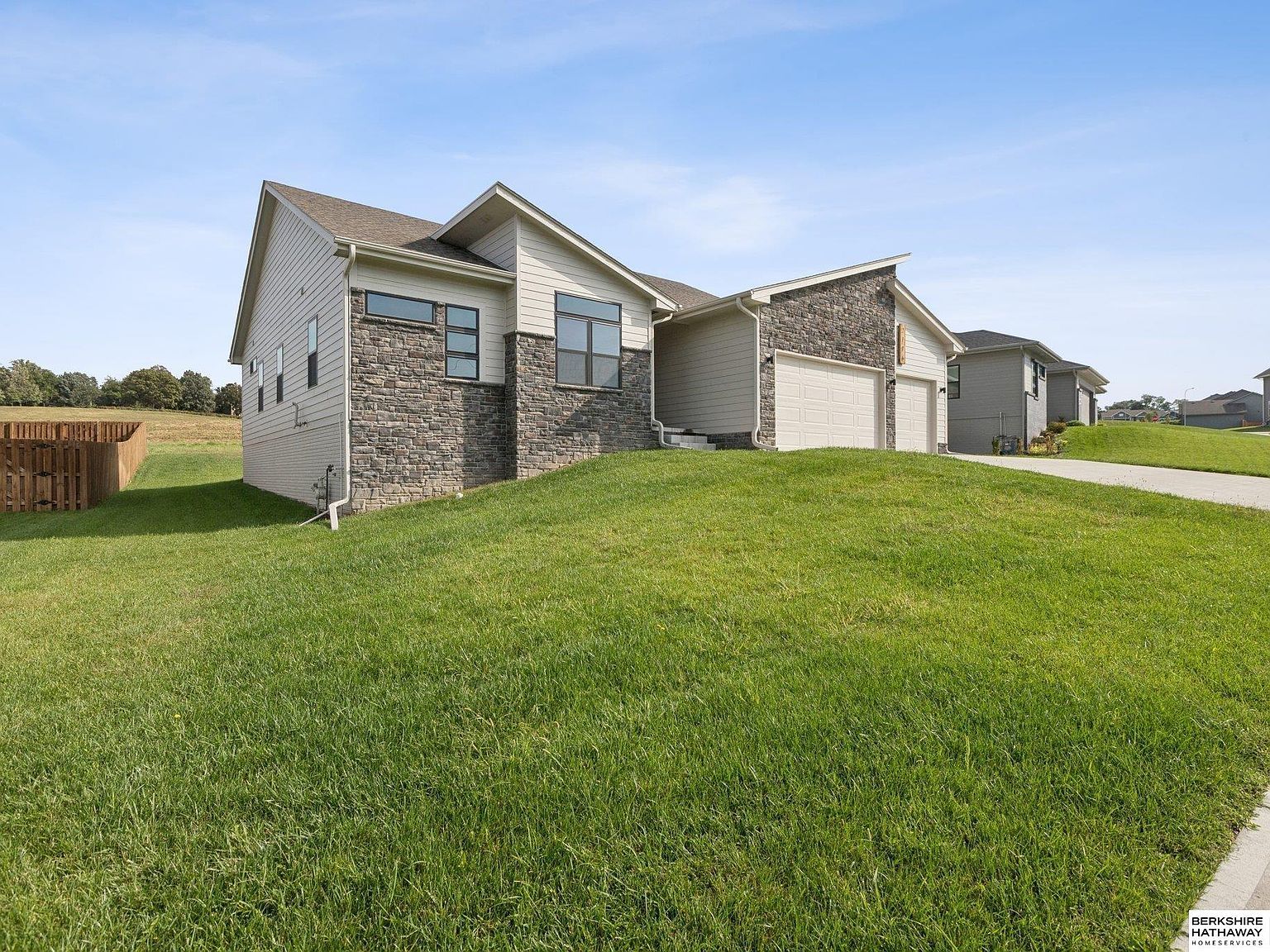 2116 Gindy Dr Bellevue, NE 68147 - Thumbnail 3