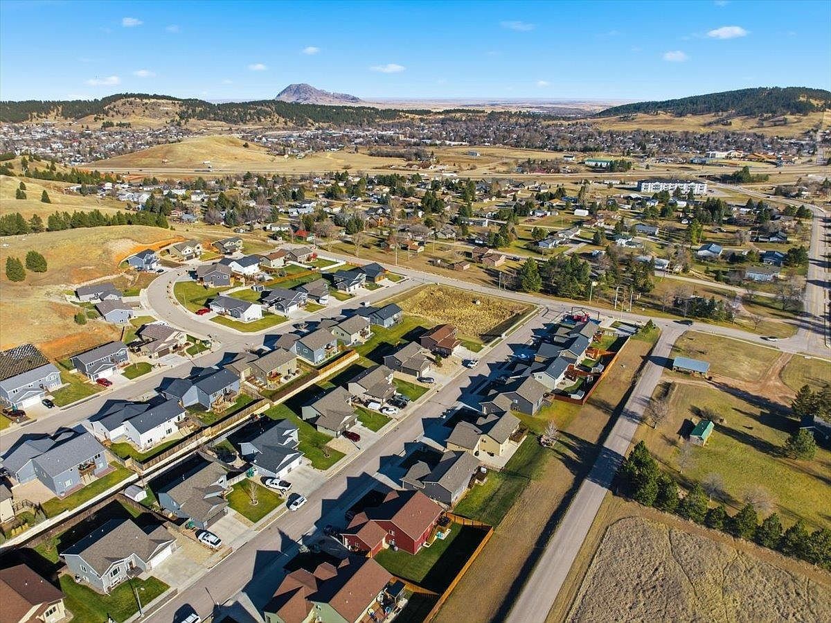 2538 Meadows Dr Sturgis, SD 57785 - Thumbnail 3