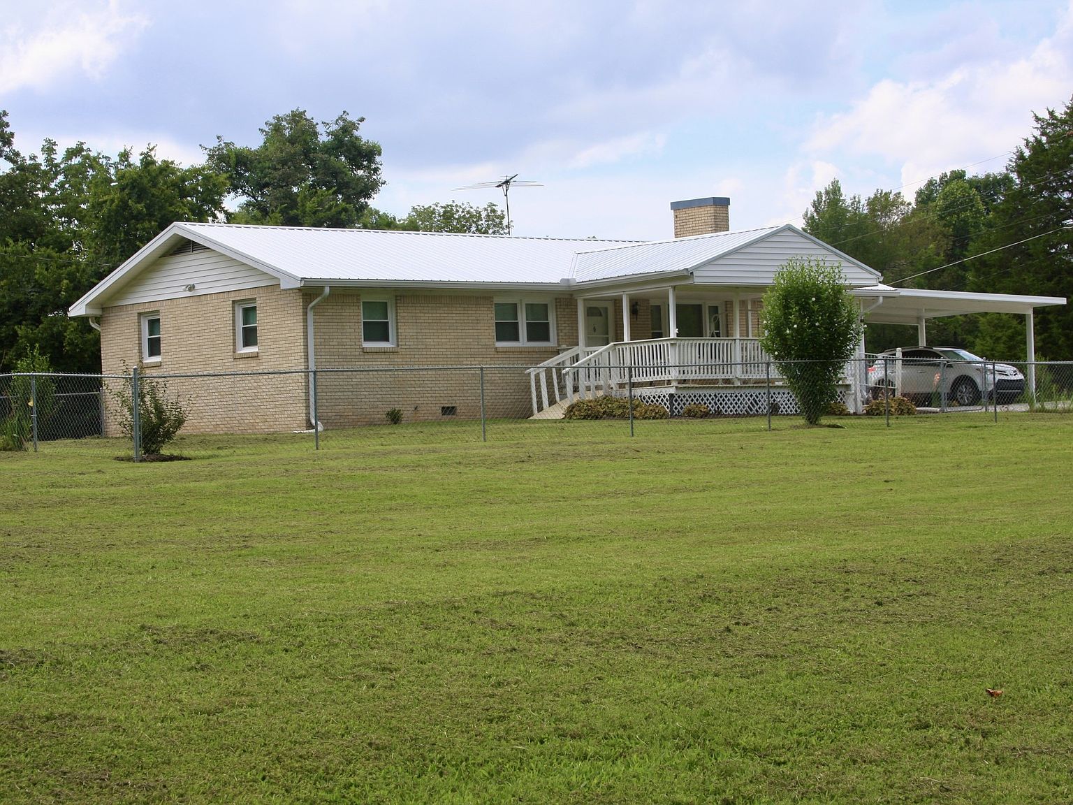 2025 Linda Ln Cmbrlnd Frnce, TN 37051 - Thumbnail 3