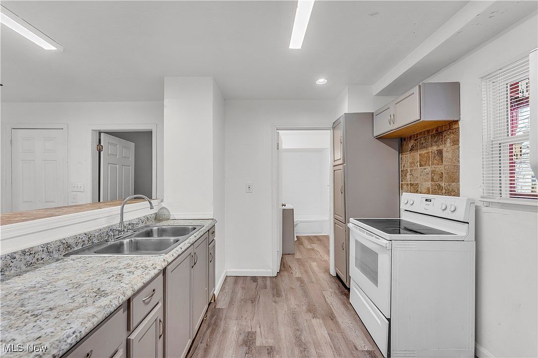 13814 Durkee Ave Cleveland, OH 44105 - Thumbnail 3