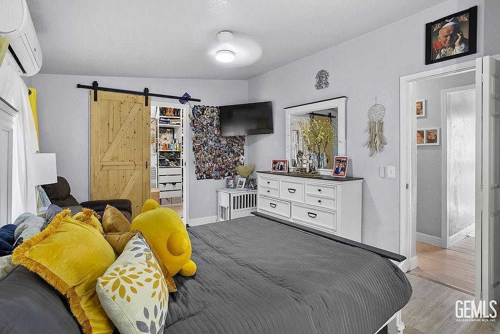 811 V St Bakersfield, CA 93304 - Thumbnail 3