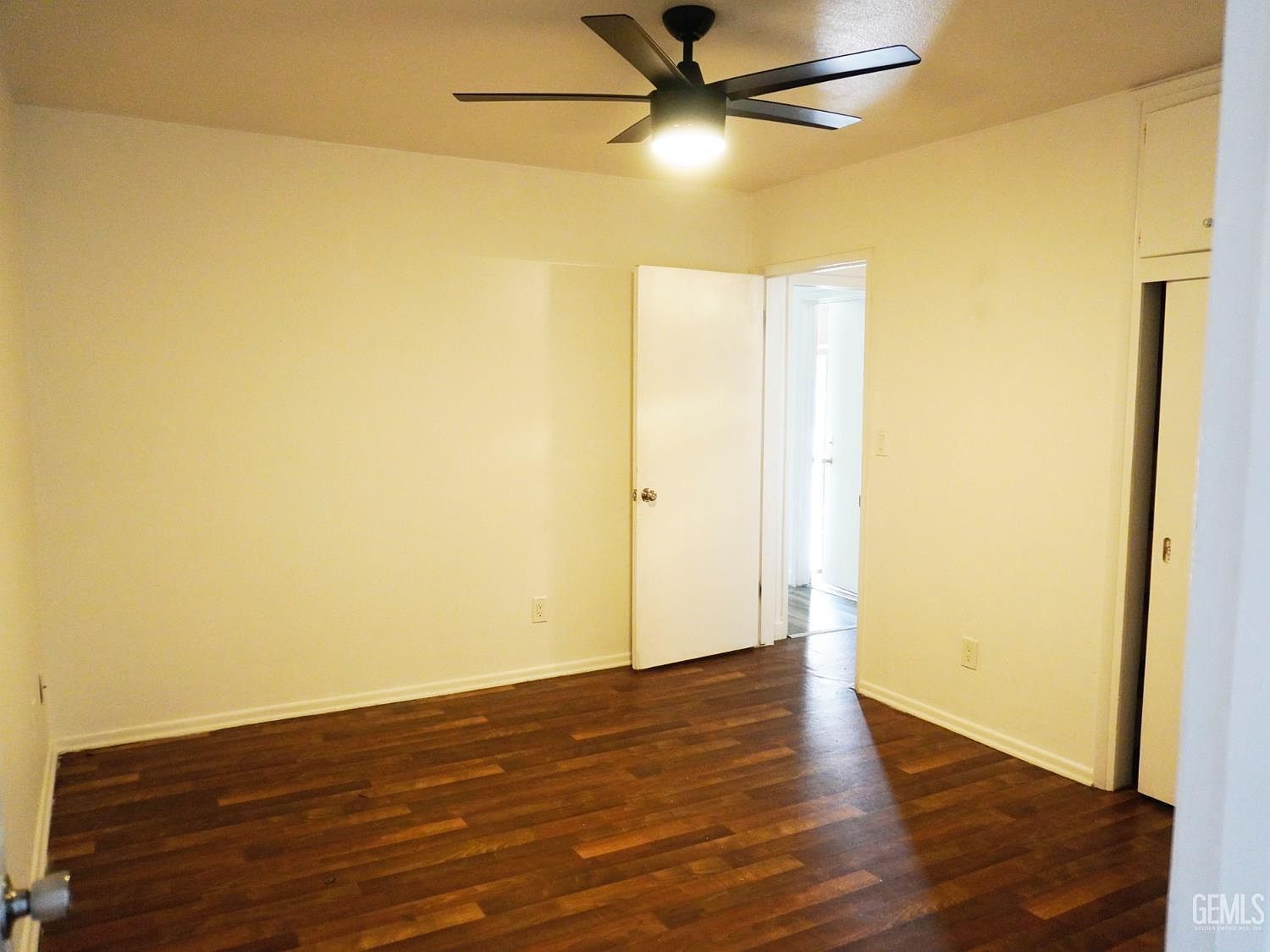 1008 Paloma St Bakersfield, CA 93304 - Thumbnail 3