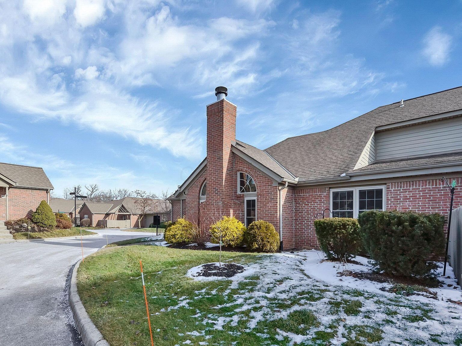 913 White Willow Ln Columbus, OH 43235 - Thumbnail 3