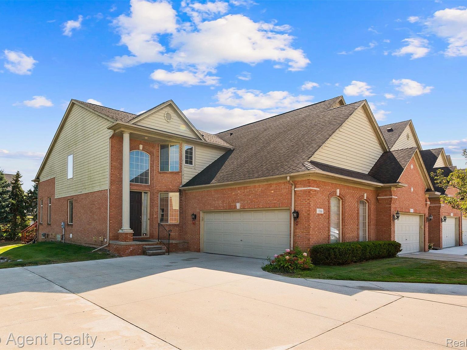 1066 Lorenzo Ct Troy, MI 48085 - Thumbnail 3