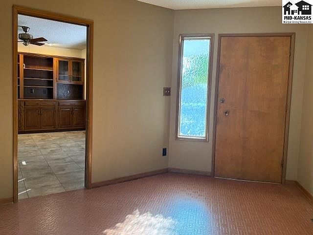 3102 Princeton Dr Hutchinson, KS 67502 - Thumbnail 3