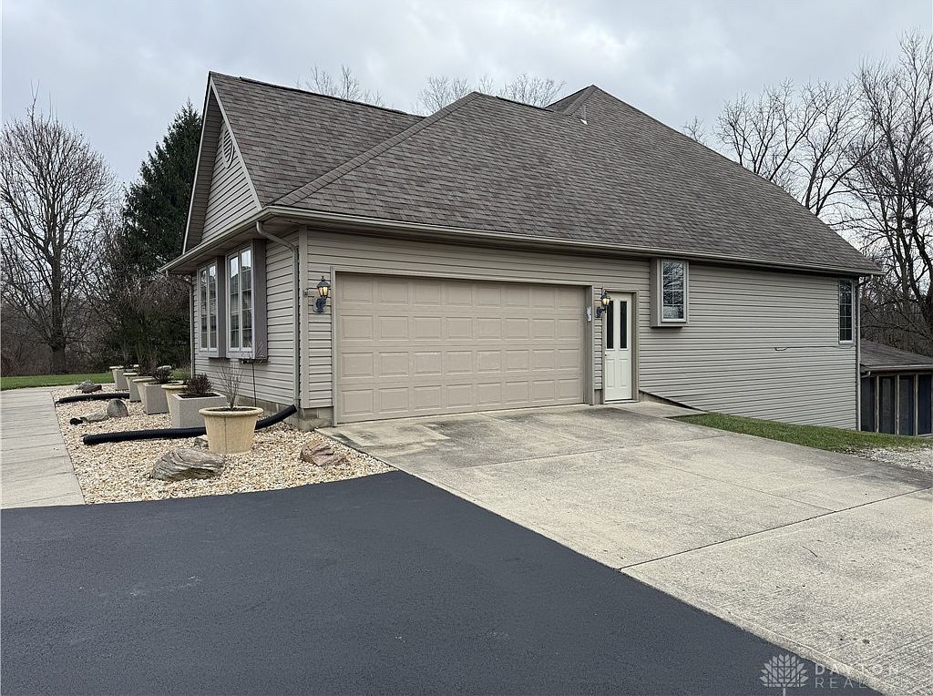 1650 Cranbrook Dr New Carlisle, OH 45344 - Thumbnail 3