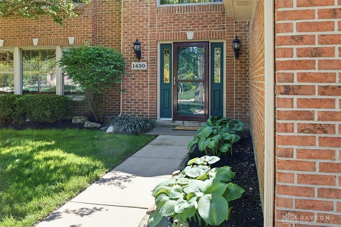 1430 Clear Springs Ct Dayton, OH 45458 - Thumbnail 3