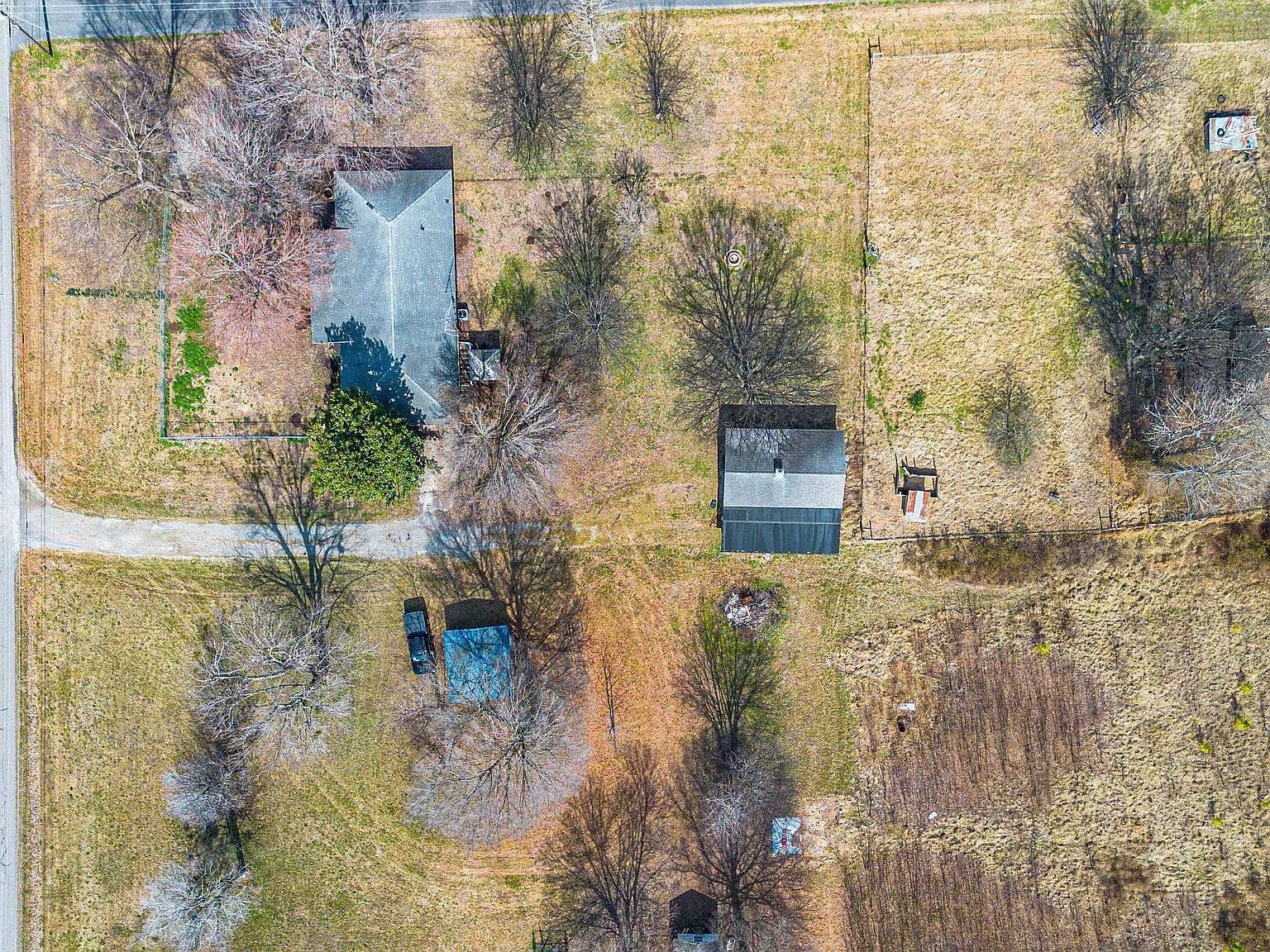 860 Bryants Ford Rd Paducah, KY 42003 - Thumbnail 3