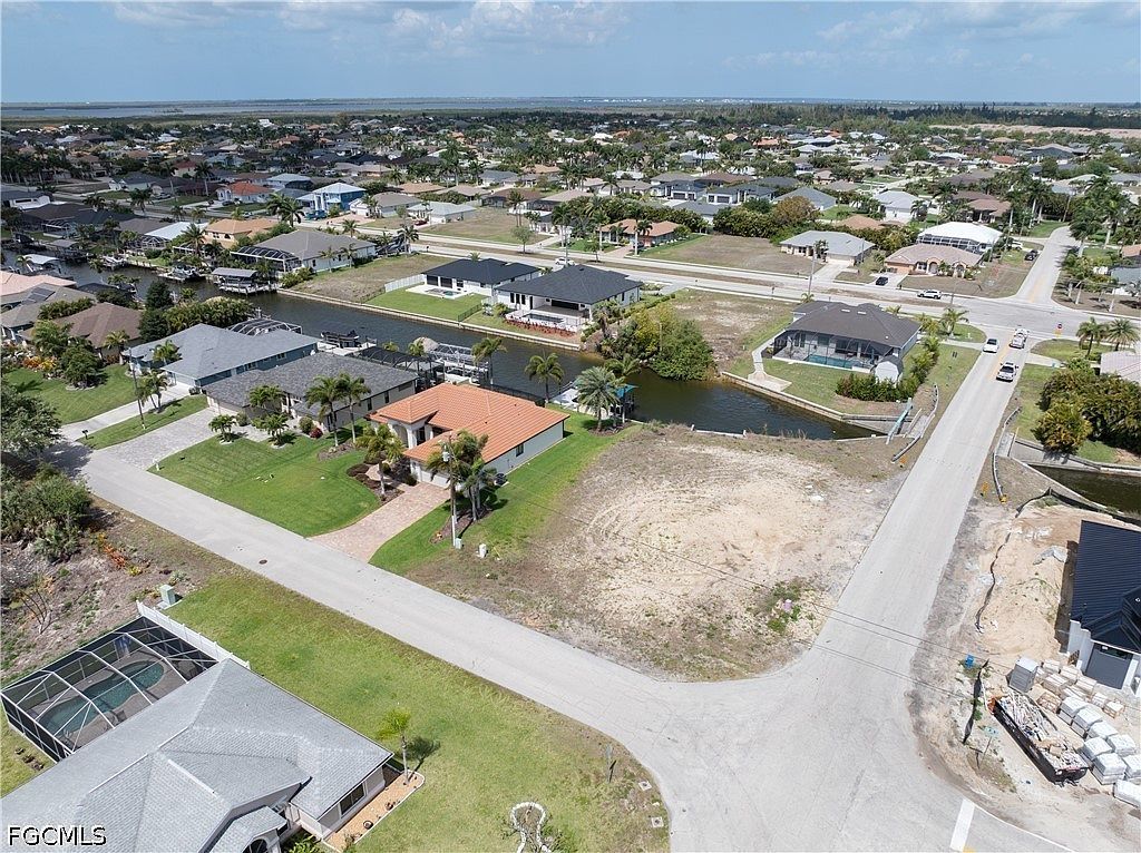 2581 SW 28th Ter Cape Coral, FL 33914 - Thumbnail 3