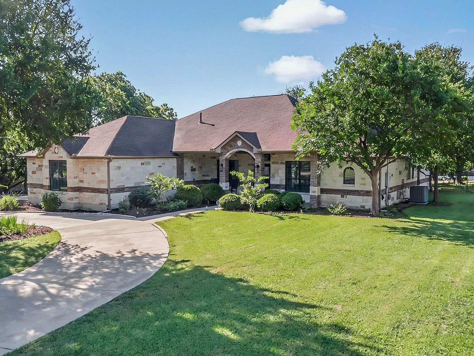 104 Standing Oak Dr Georgetown, TX 78633 - Thumbnail 3