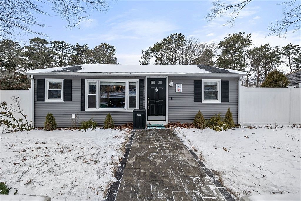 4 Leisure Ln Wareham, MA 02571 - Thumbnail 3