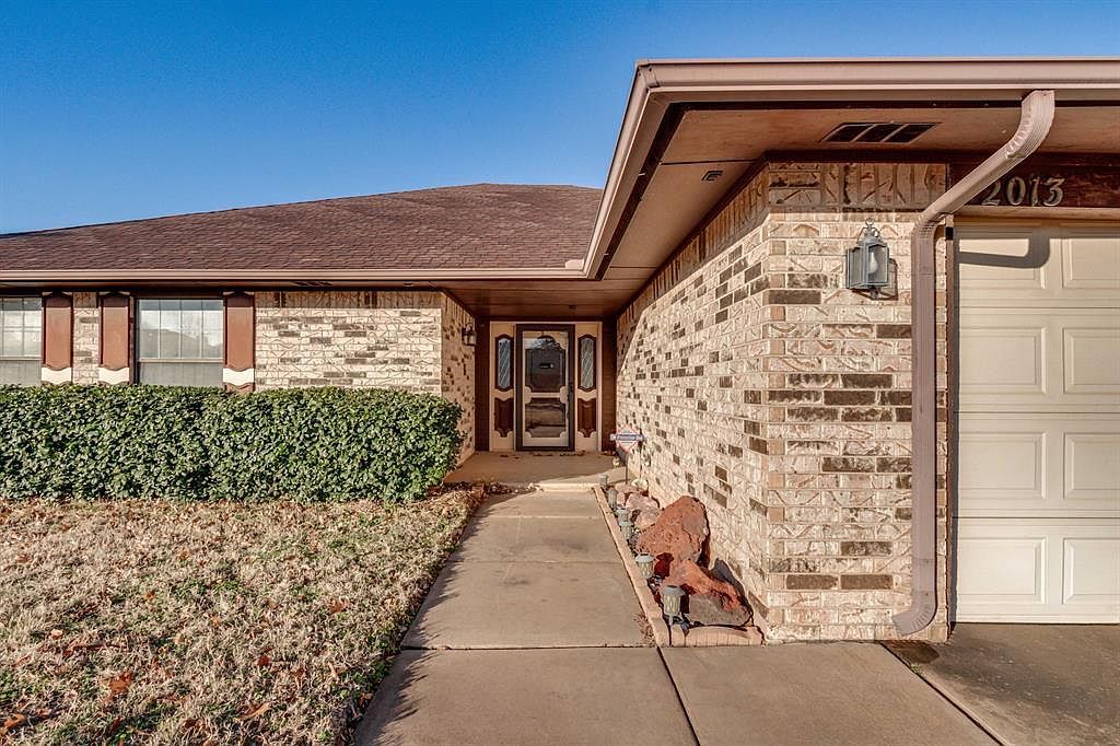 2013 Tanglewood Dr Edmond, OK 73013 - Thumbnail 3