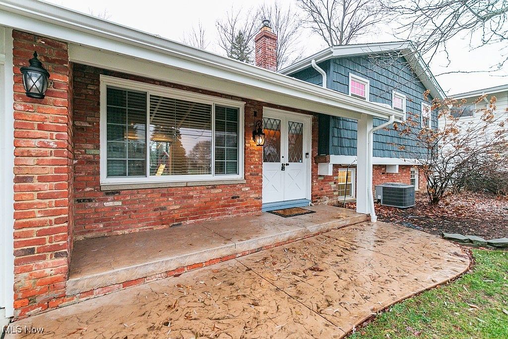 2042 Marshfield Rd Mayfield Heights, OH 44124 - Thumbnail 3