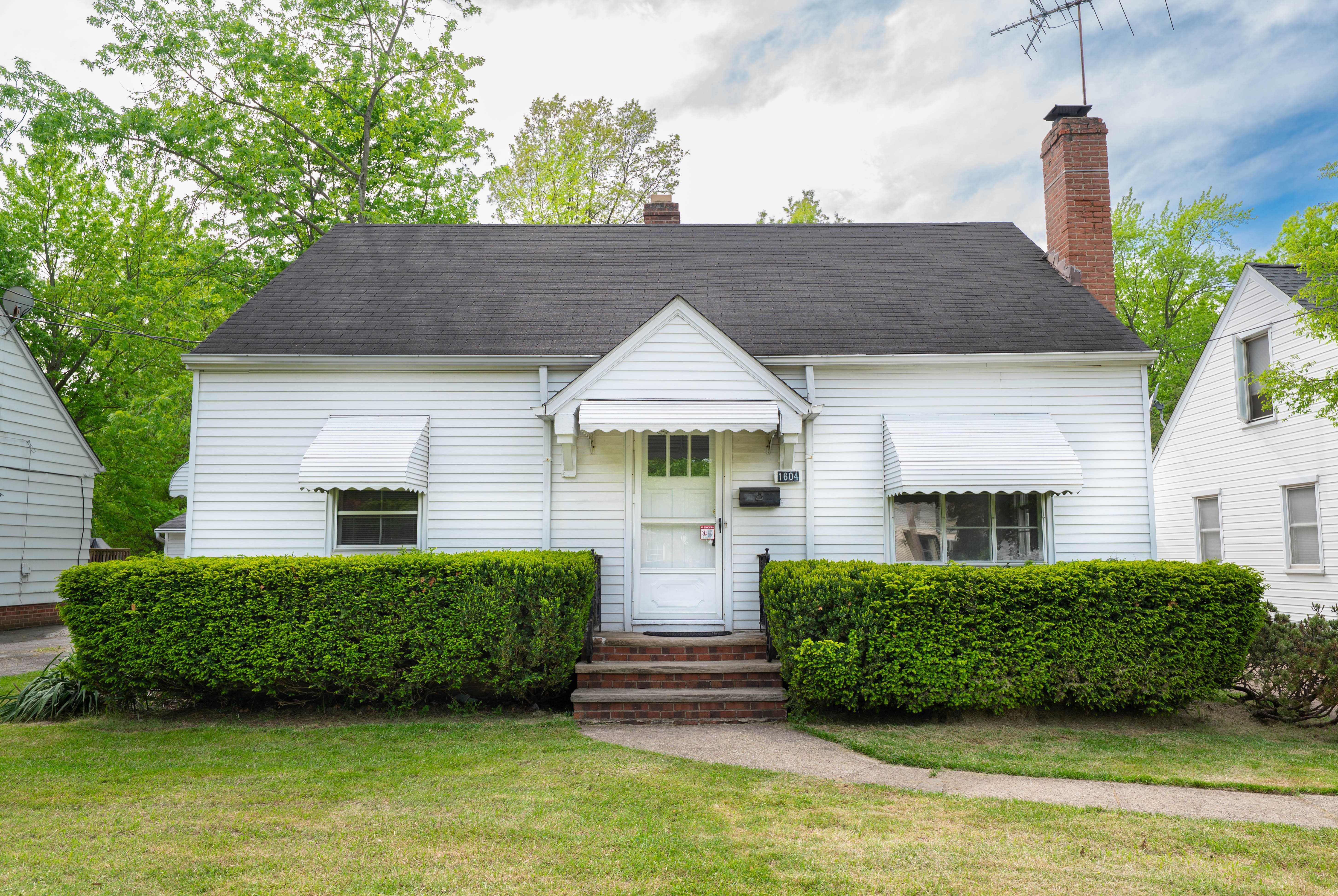 1604 Edgefield Road, Lyndhurst, OH, USA, 44124 - Thumbnail 2