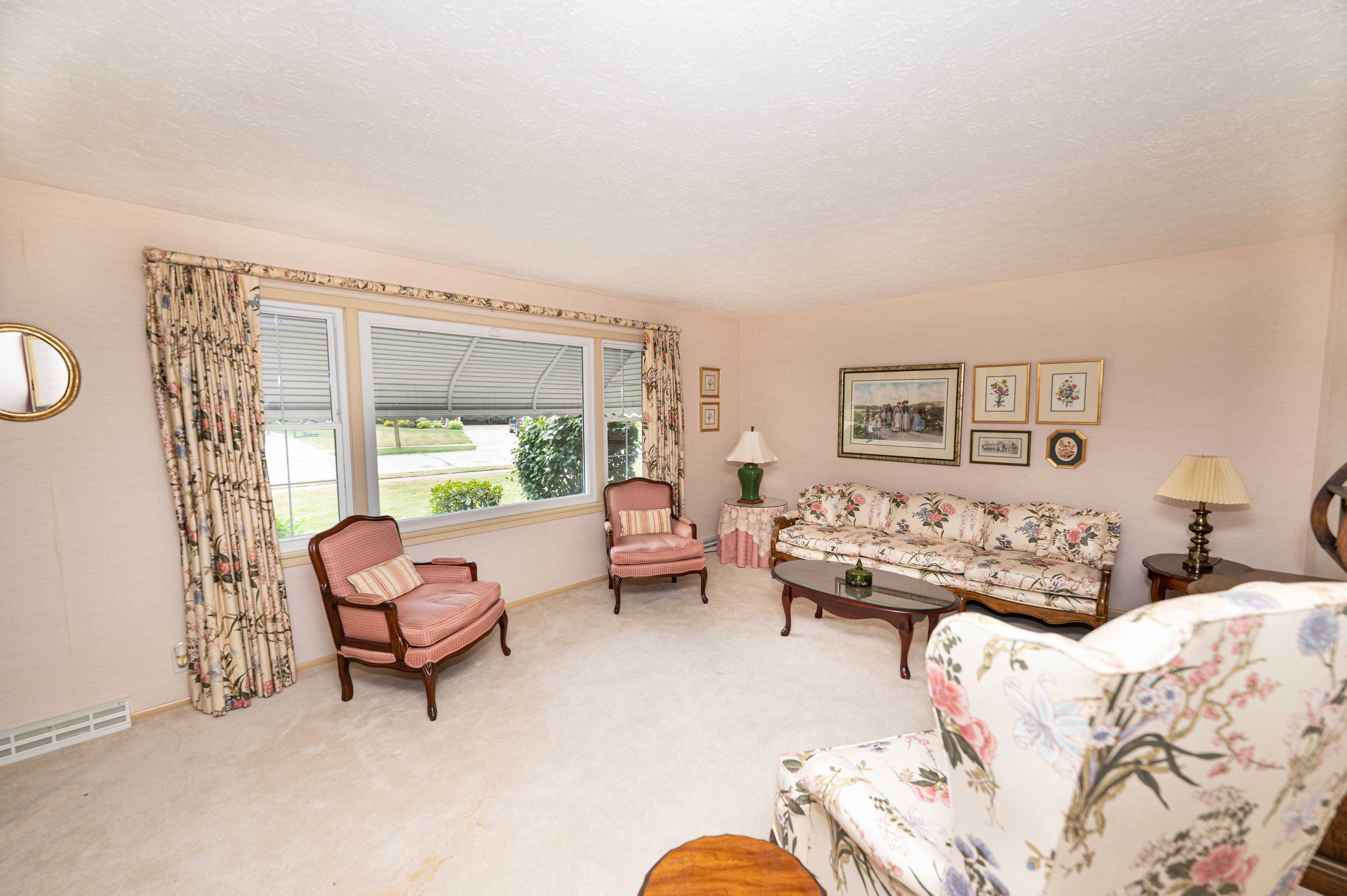 1674 Windsor Dr, Mayfield Heights, OH, 44124 - Thumbnail 5