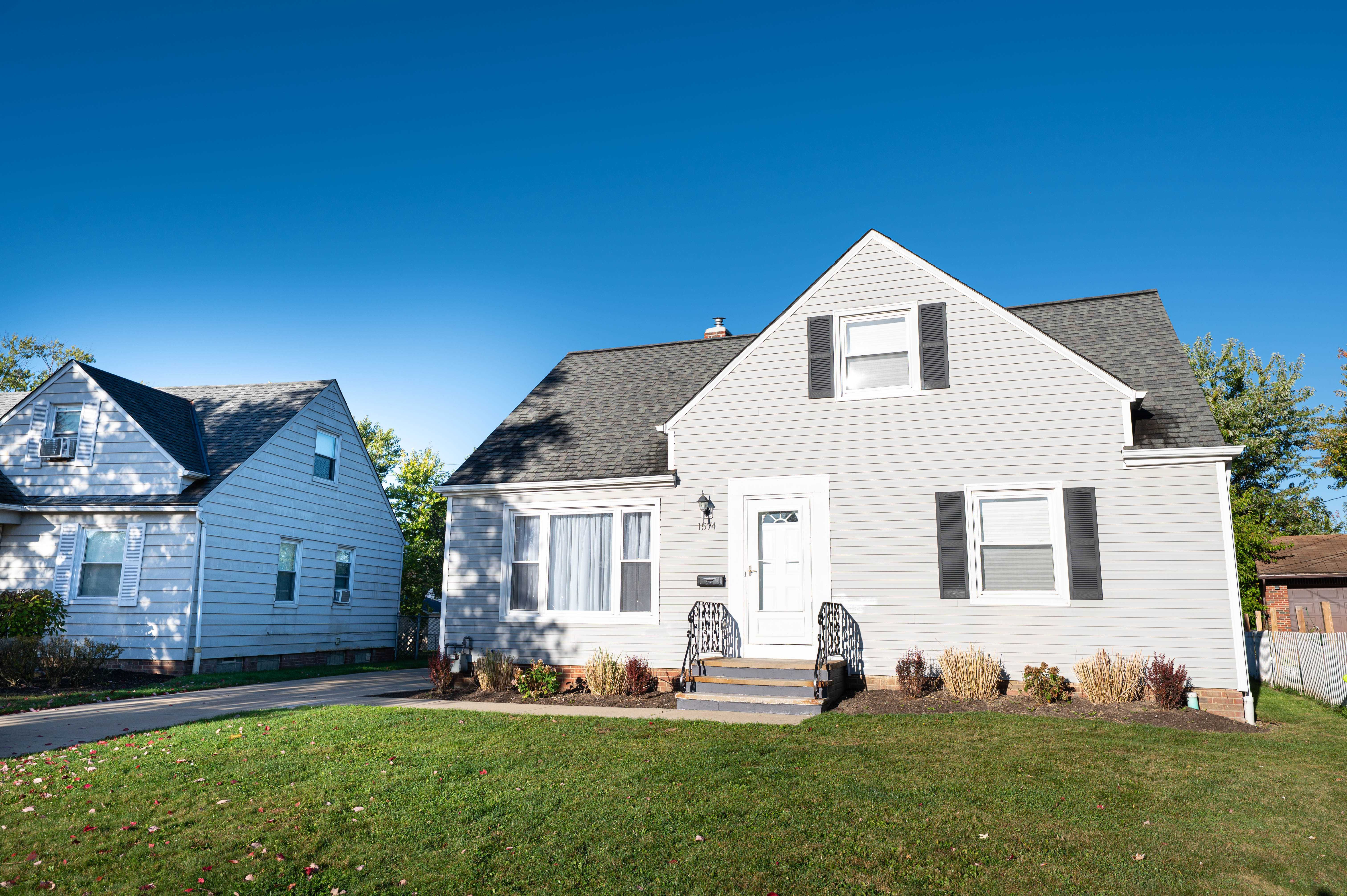 1574 Hawthorne Drive, Mayfield Heights, OH, USA, 44124 - Thumbnail 3