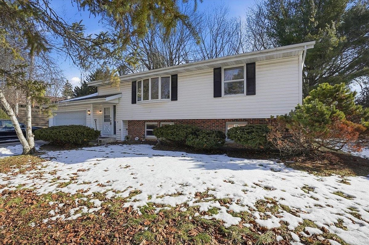 475 S Buckingham Blvd Whitewater, WI 53190 - Thumbnail 3