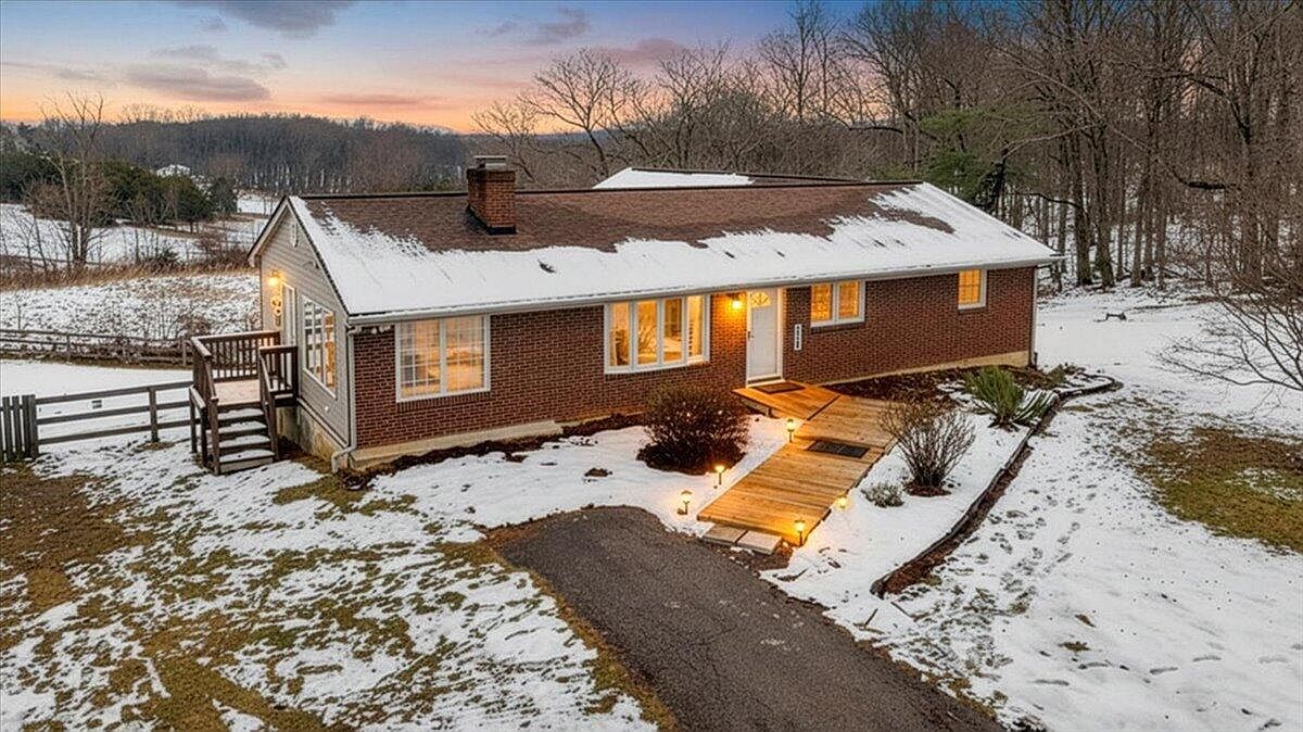 1996 Shavers Farm Rd Fincastle, VA 24090 - Thumbnail 3