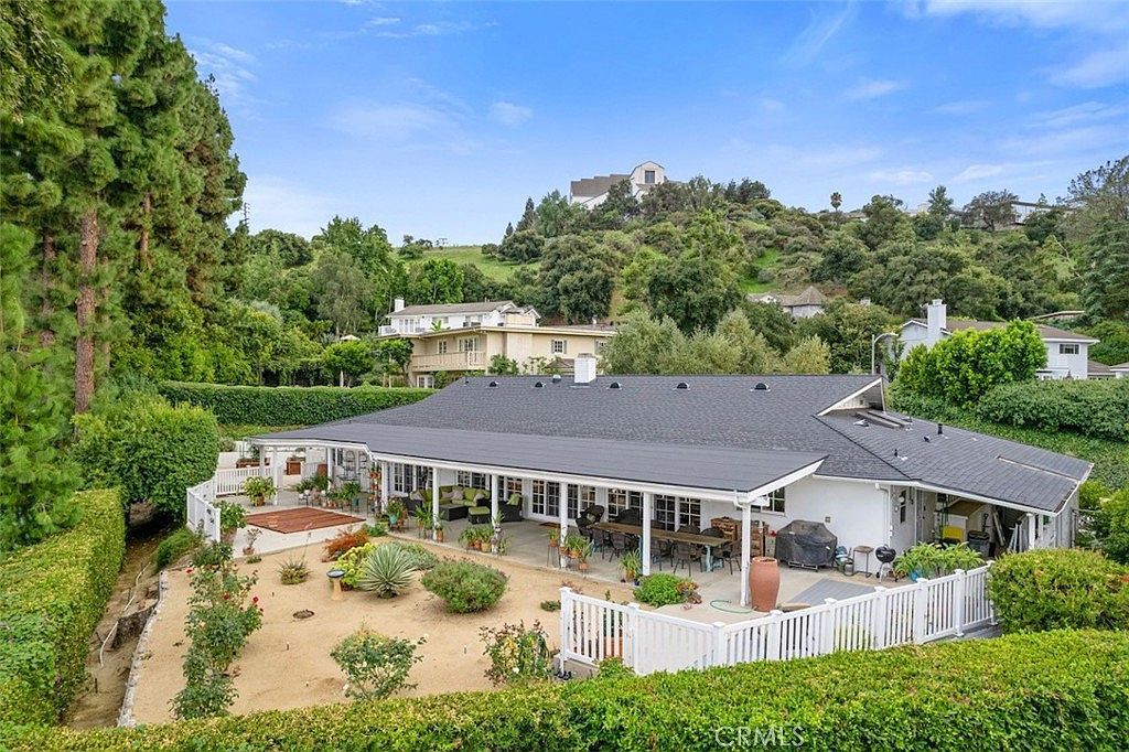 16244 Dorilee Ln Encino, CA 91436 - Thumbnail 3