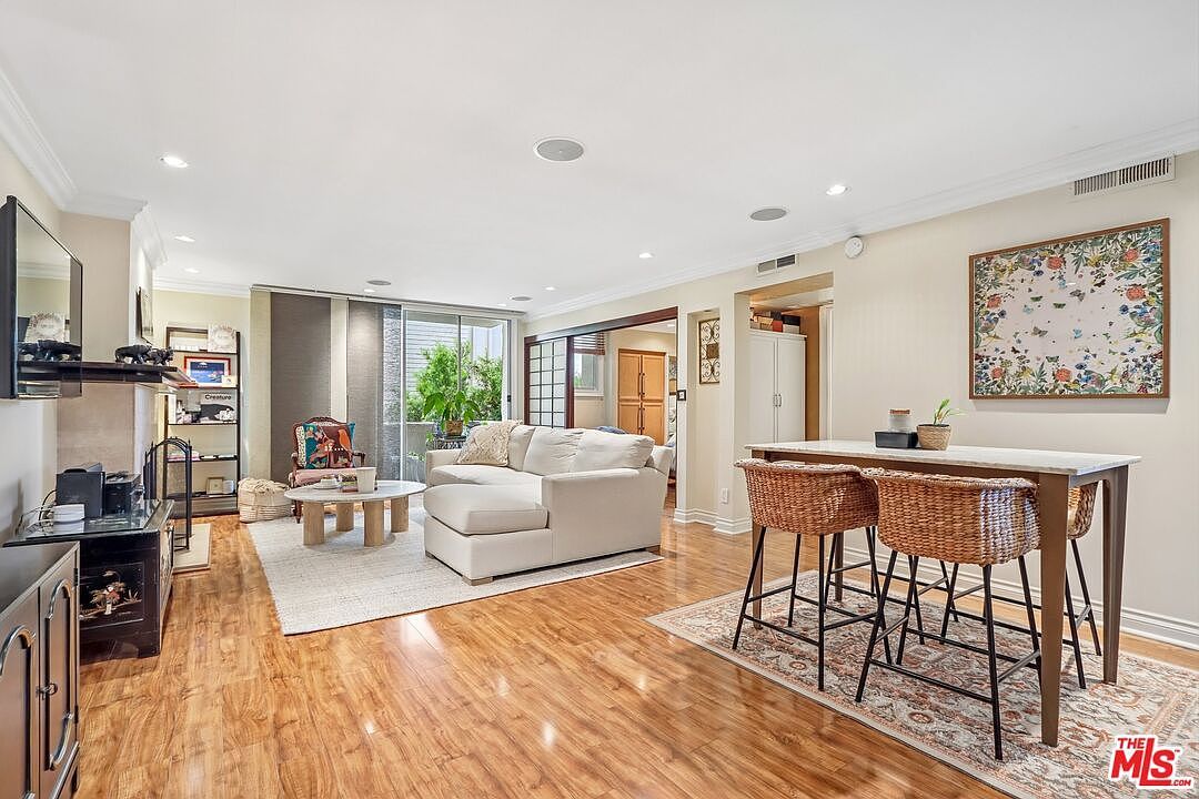 5325 Newcastle Ave Unit 201 Encino, CA 91316 - Thumbnail 3