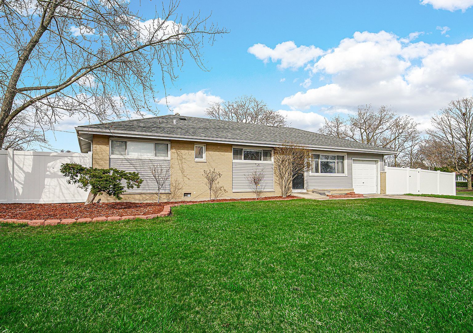 310 Maricopa Ln Hoffman Estates, IL 60169 - Thumbnail 3