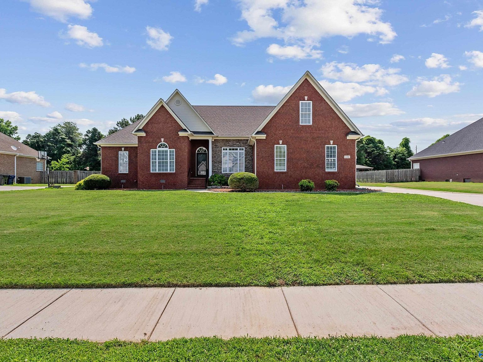 226 Twin Lakes Dr New Market, AL 35761 - Thumbnail 3