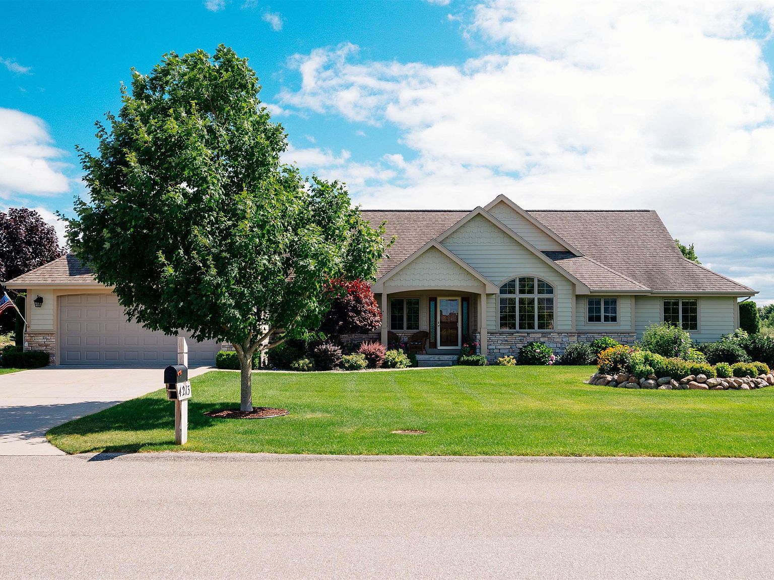 4213 Wolverine Dr Williamsburg, MI 49690 - Thumbnail 3