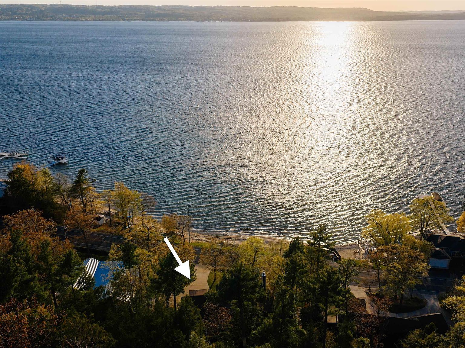 6860 Peninsula Dr Traverse City, MI 49686 - Thumbnail 3