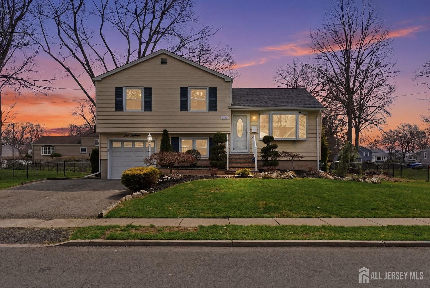 215 Oak Manor Pkwy South Plainfield, NJ 07080 - Thumbnail 3